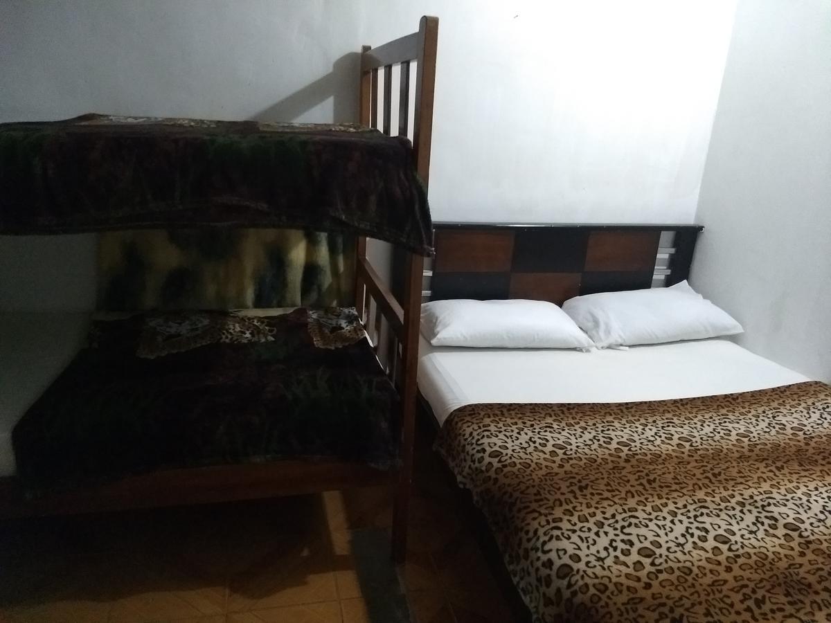 Hostel El Encanto Гуатапе Экстерьер фото